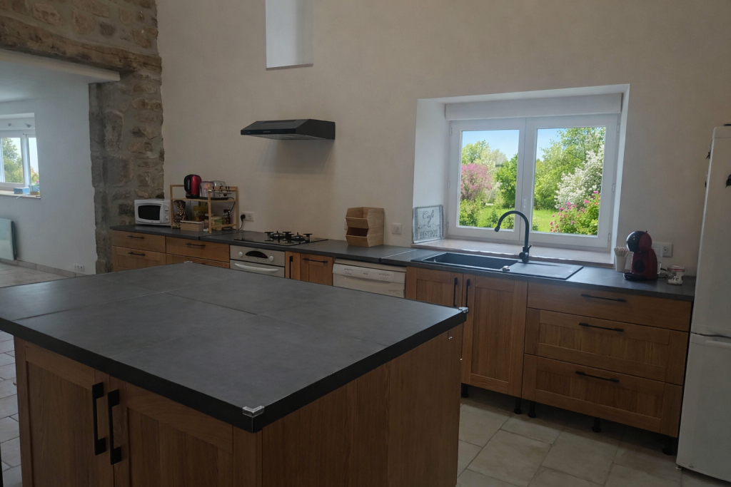 Gîte Ardèche - La cuisine, vue d'ensemble